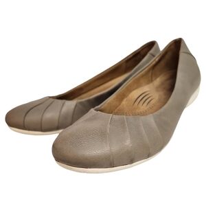 Natural soul by Naturalizer round toe ballet flats Neutral Taupe Women Size 6.5